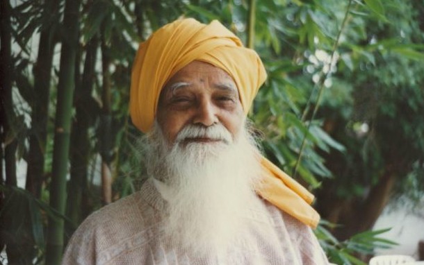 https://www.gajaanandatrust.org/wp-content/uploads/2021/10/maharishi.jpg